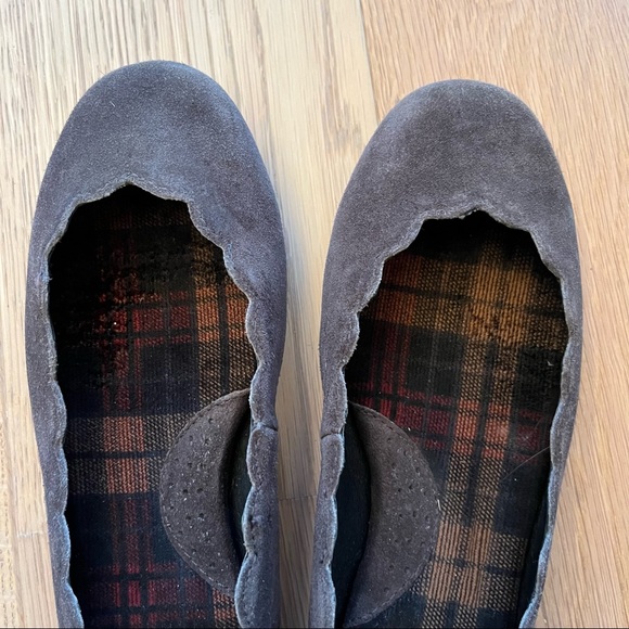 Born Scalloped Suede Flats - Picture 3 of 11